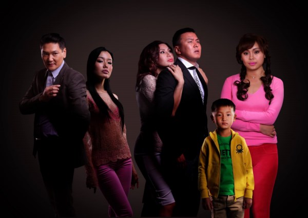 “Аюултай харилцаа” киноны уран бүтээлчдийн зурагнаас